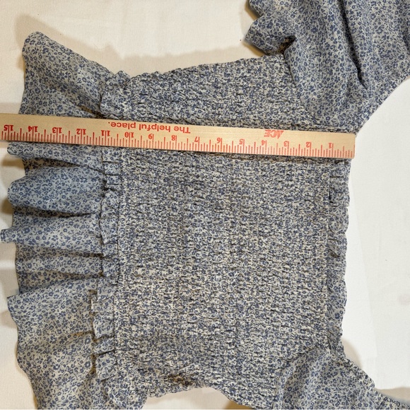 Astr The Label Blue and White Floral Smocked Flutter Sleeved Crop Top Blouse - Picture 5 of 7